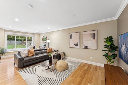 353-e-5th-street-lower-lonsdale-north-vancouver-03 at 353 E 5th Street, Lower Lonsdale, North Vancouver