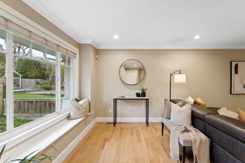 353-e-5th-street-lower-lonsdale-north-vancouver-04 at 353 E 5th Street, Lower Lonsdale, North Vancouver