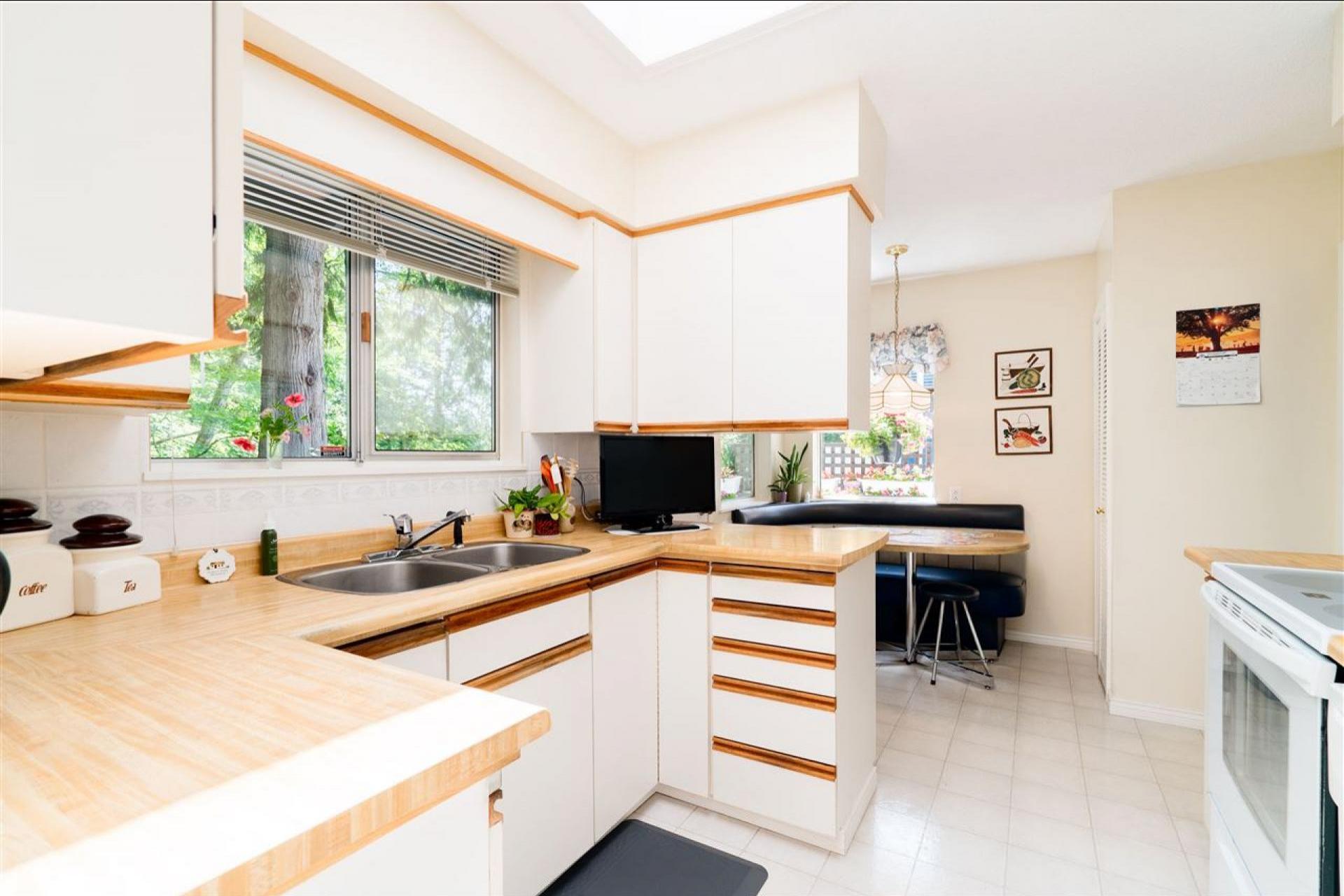 2848 Wembley Drive, Westlynn Terrace, North Vancouver 2848 Wembley Drive, Westlynn Terrace, North Vancouver