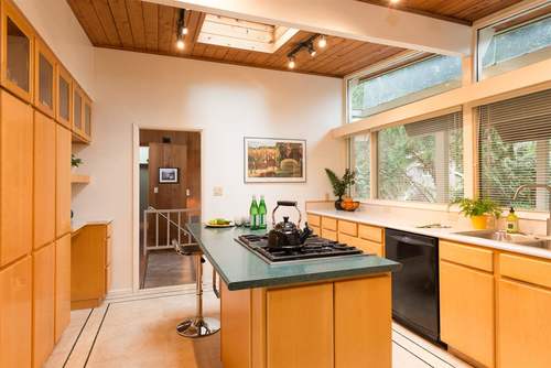 262291190-6 at 1191 Tall Tree Lane Lane, Canyon Heights NV, North Vancouver
