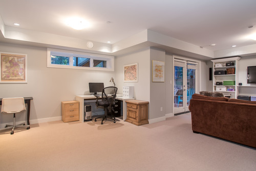 high-5 at 1160 Wendel Place, Lynn Valley, North Vancouver high-5 at 1160 Wendel Place, Lynn Valley, North Vancouver