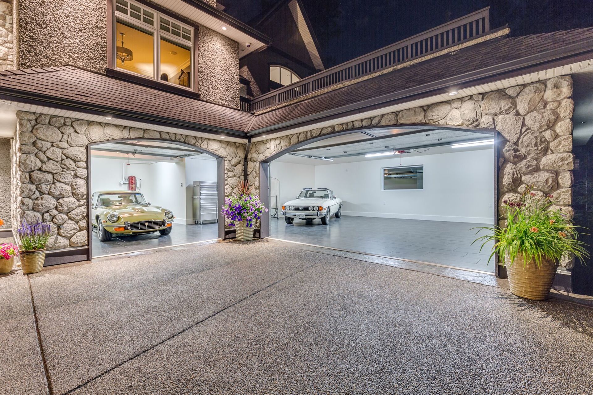 yyrlarxi at 1403 Crystal Creek Drive, Anmore, Port Moody