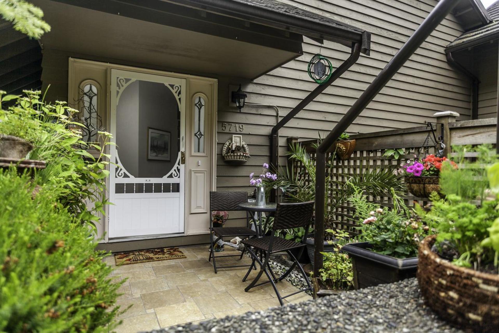 01 at 5719 Owl Court, Grouse Woods, North Vancouver