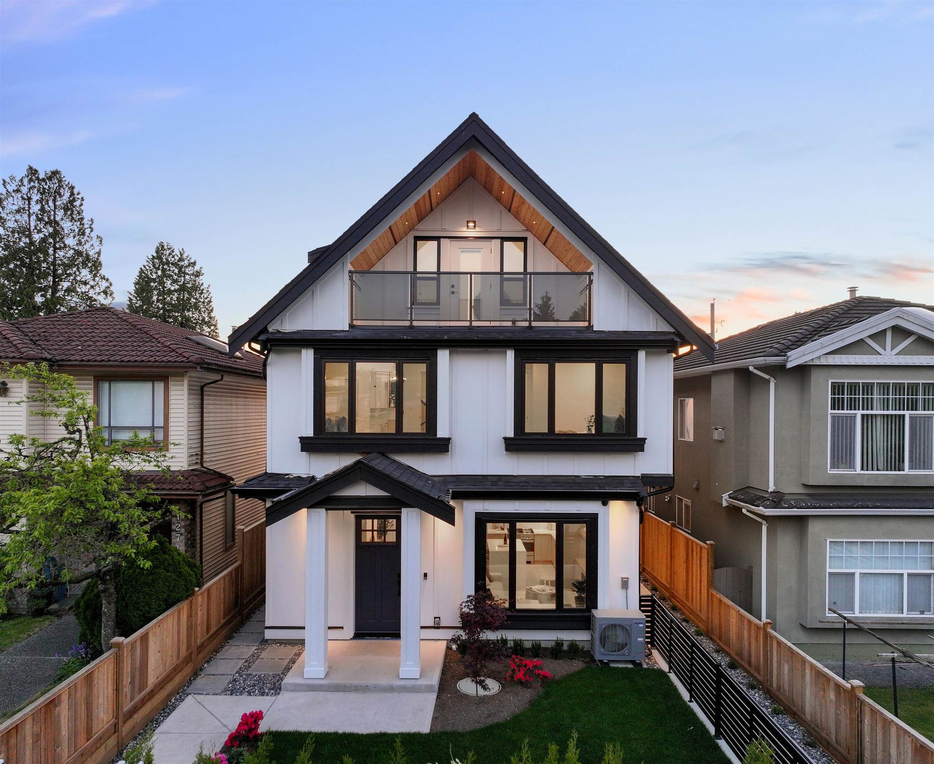 2 - 1259 Renfrew Street, Renfrew VE, Vancouver East photo number 0