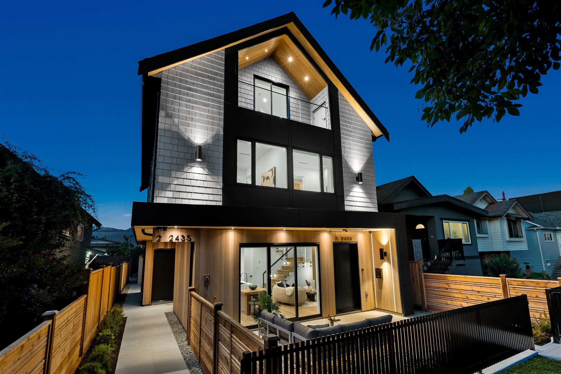 2 - 2435 Napier Street, Renfrew VE, Vancouver East photo number 0