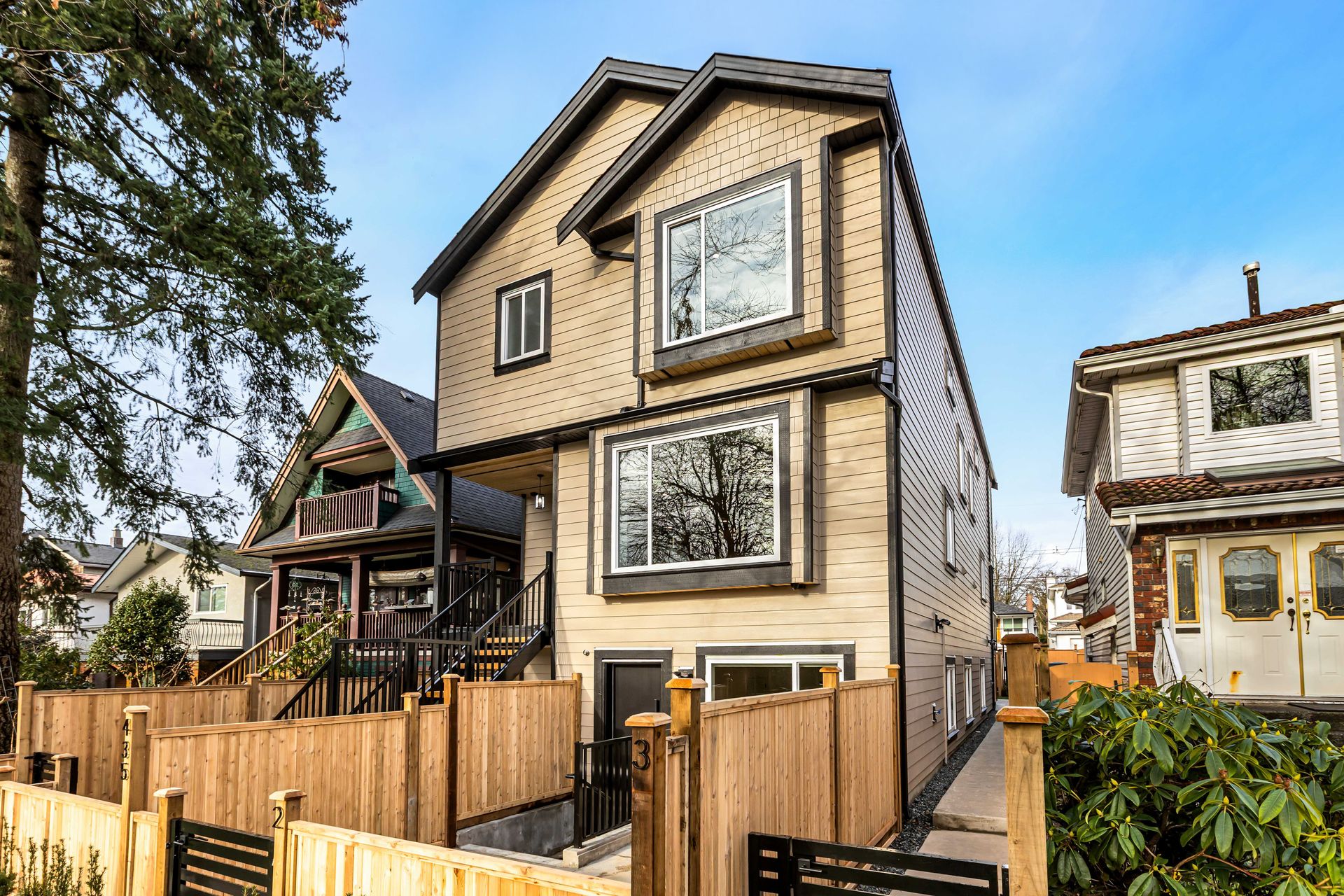 1 - 435 E 47th Avenue, Fraser VE, Vancouver East photo number 0