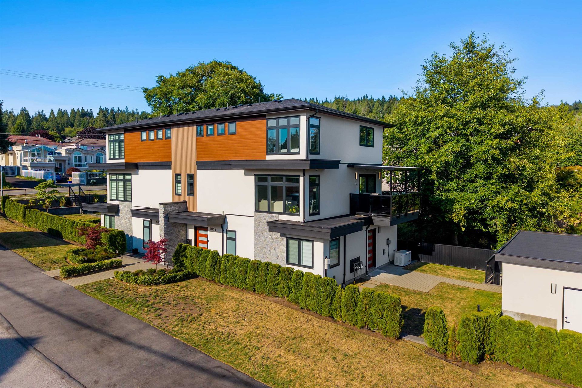 1012 Augusta Avenue, Simon Fraser Univer., Burnaby North photo number 0