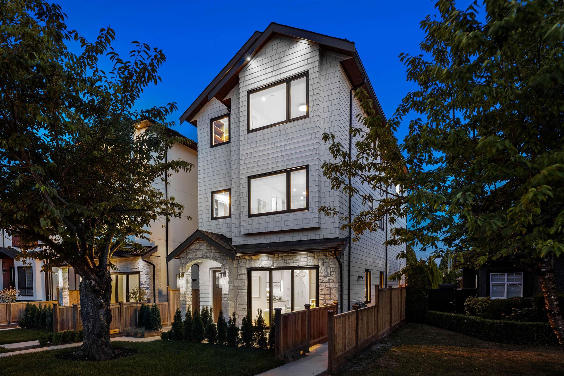 2 - 6682 Napier Street, Sperling-Duthie, Burnaby North photo number 0