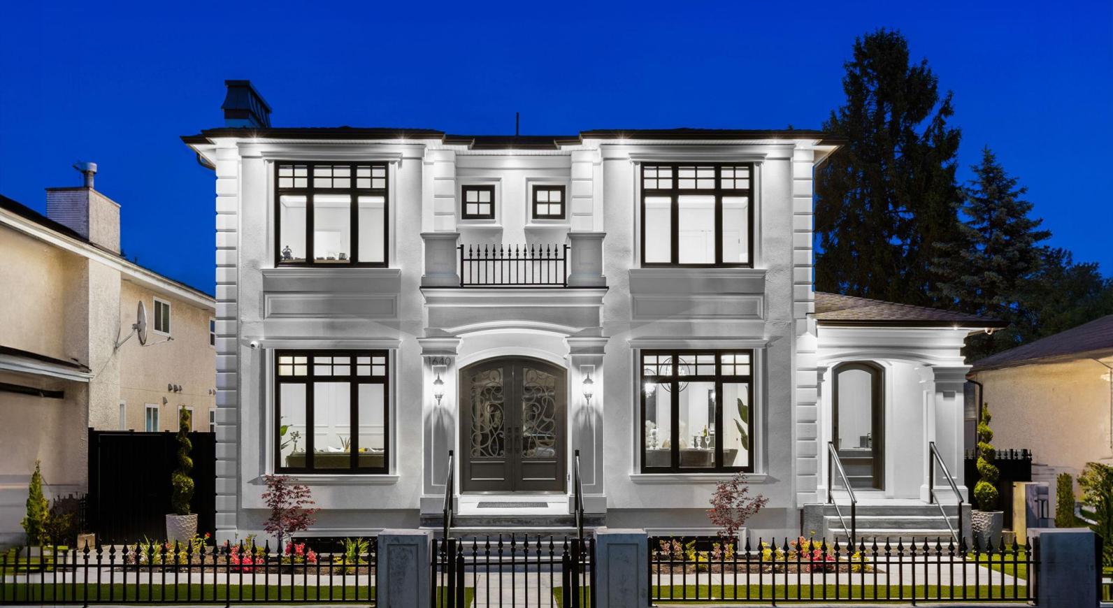 IMMACULATE LUXURY RESIDENCE