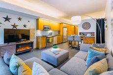 262549770-8 at 33 Pender Street, Downtown VW, Vancouver West