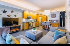 262549770 at 33 Pender Street, Downtown VW, Vancouver West