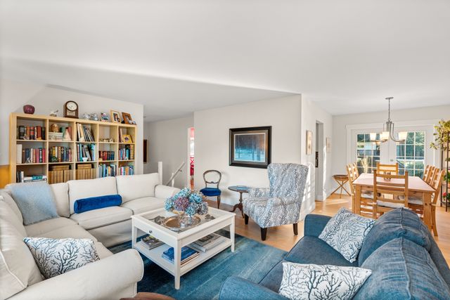 5300-1-ave-delta-18 at 5300 1 Avenue, Pebble Hill, Tsawwassen