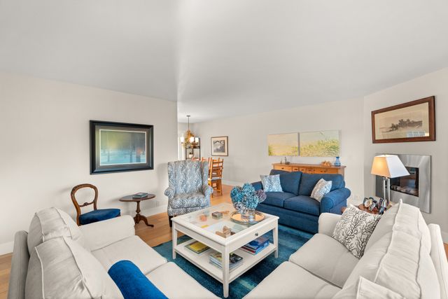 5300-1-ave-delta-19 at 5300 1 Avenue, Pebble Hill, Tsawwassen