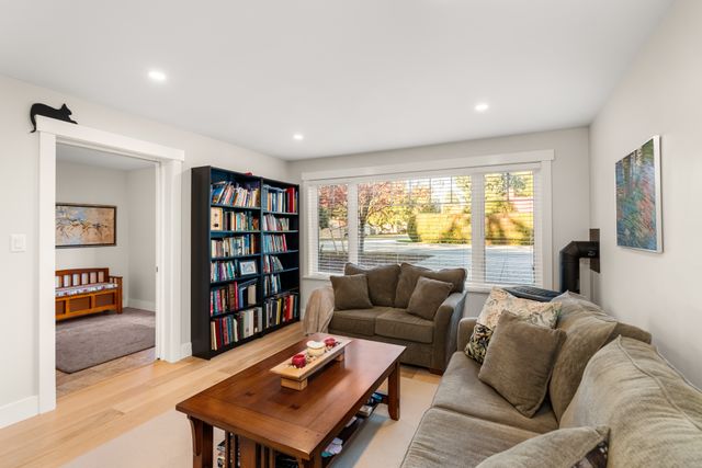 5300-1-ave-delta-20 at 5300 1 Avenue, Pebble Hill, Tsawwassen