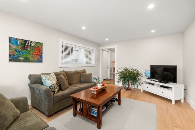 5300-1-ave-delta-21 at 5300 1 Avenue, Pebble Hill, Tsawwassen