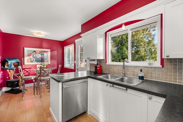 5300-1-ave-delta-25 at 5300 1 Avenue, Pebble Hill, Tsawwassen