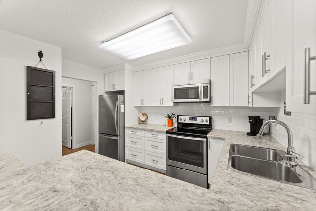 1140-55-st-delta-bc-27 at 206 - 1140 55 Street, Tsawwassen Central, Tsawwassen