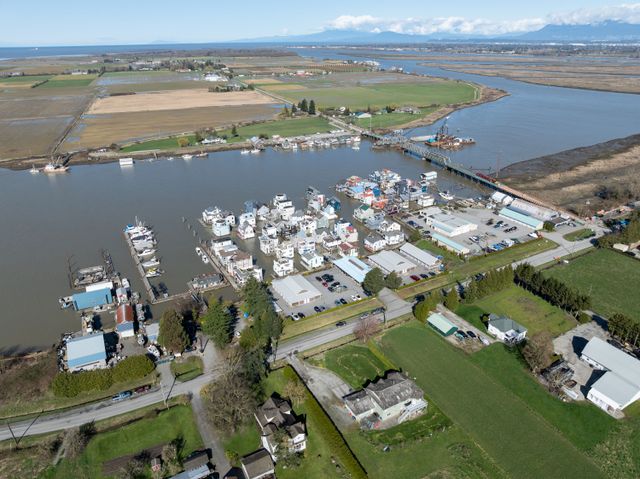 76 at 15 - 3459 W River Road, Ladner Rural, Ladner