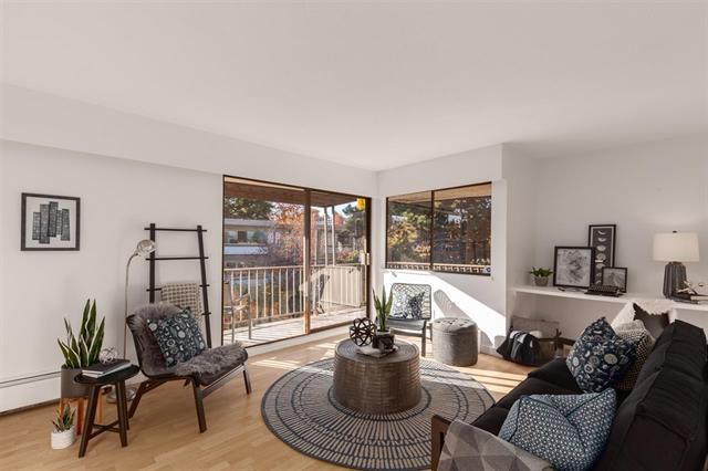 305-2040-cornwall-ave-lr at 305 - 2040 Cornwall Avenue, Kitsilano, Vancouver West