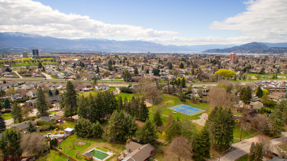 Kelowna Real Estate at 1675 Willow Crescent, Kelowna, Central Okanagan Kelowna Real Estate at 1675 Willow Crescent, Kelowna, Central Okanagan