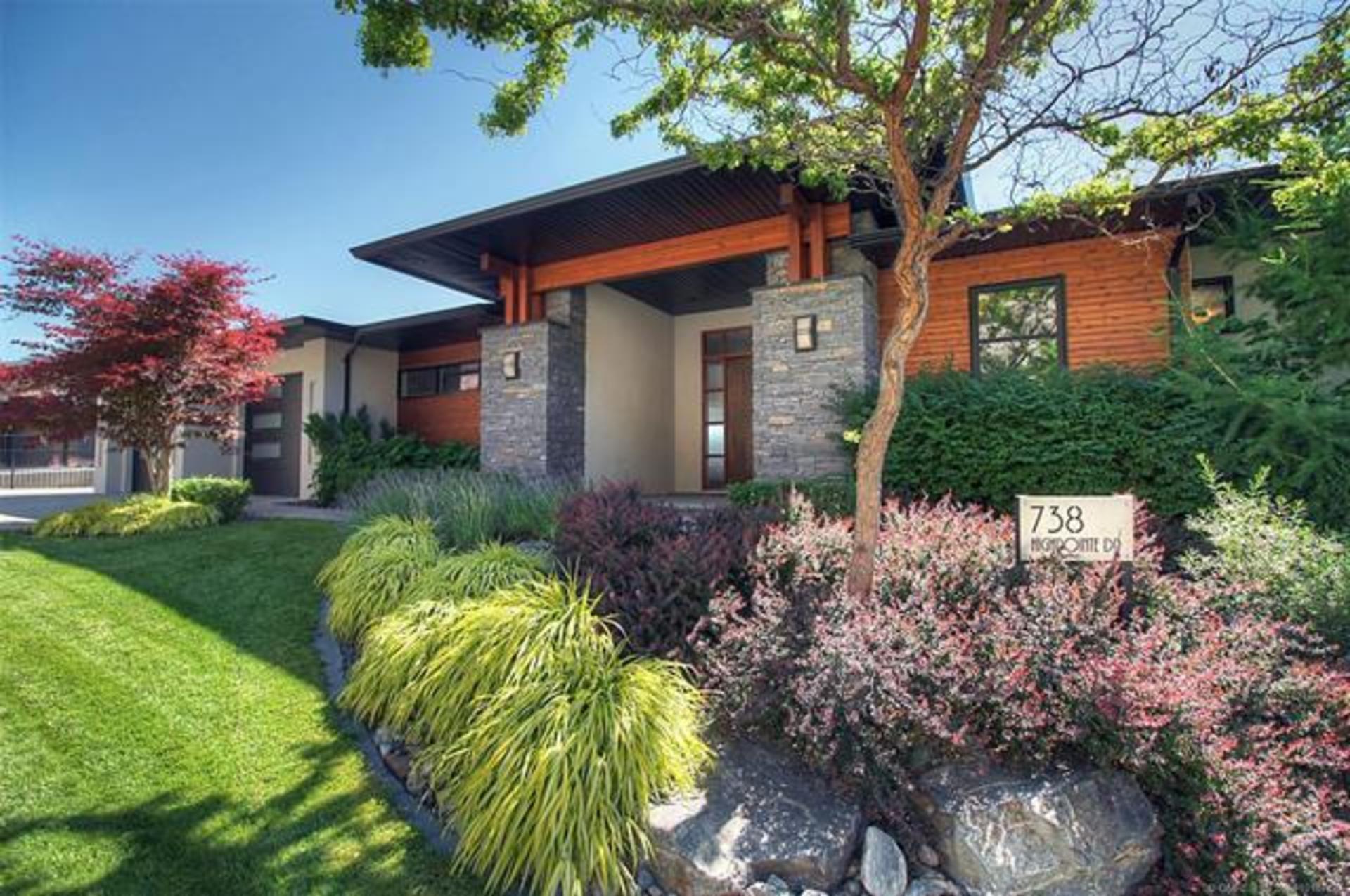 738 Highpoin Drive, Kelowna, Central Okanagan  by McFadden Real Estate 738 Highpoin Drive, Kelowna, Central Okanagan