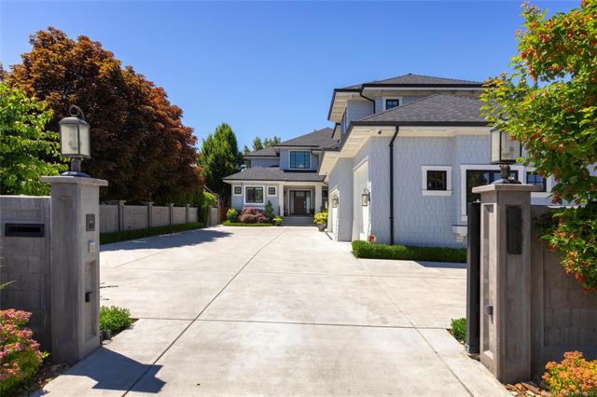 3574 Lakeshor Road, Kelowna, Central Okanagan  by McFadden Real Estate 3574 Lakeshor Road, Kelowna, Central Okanagan