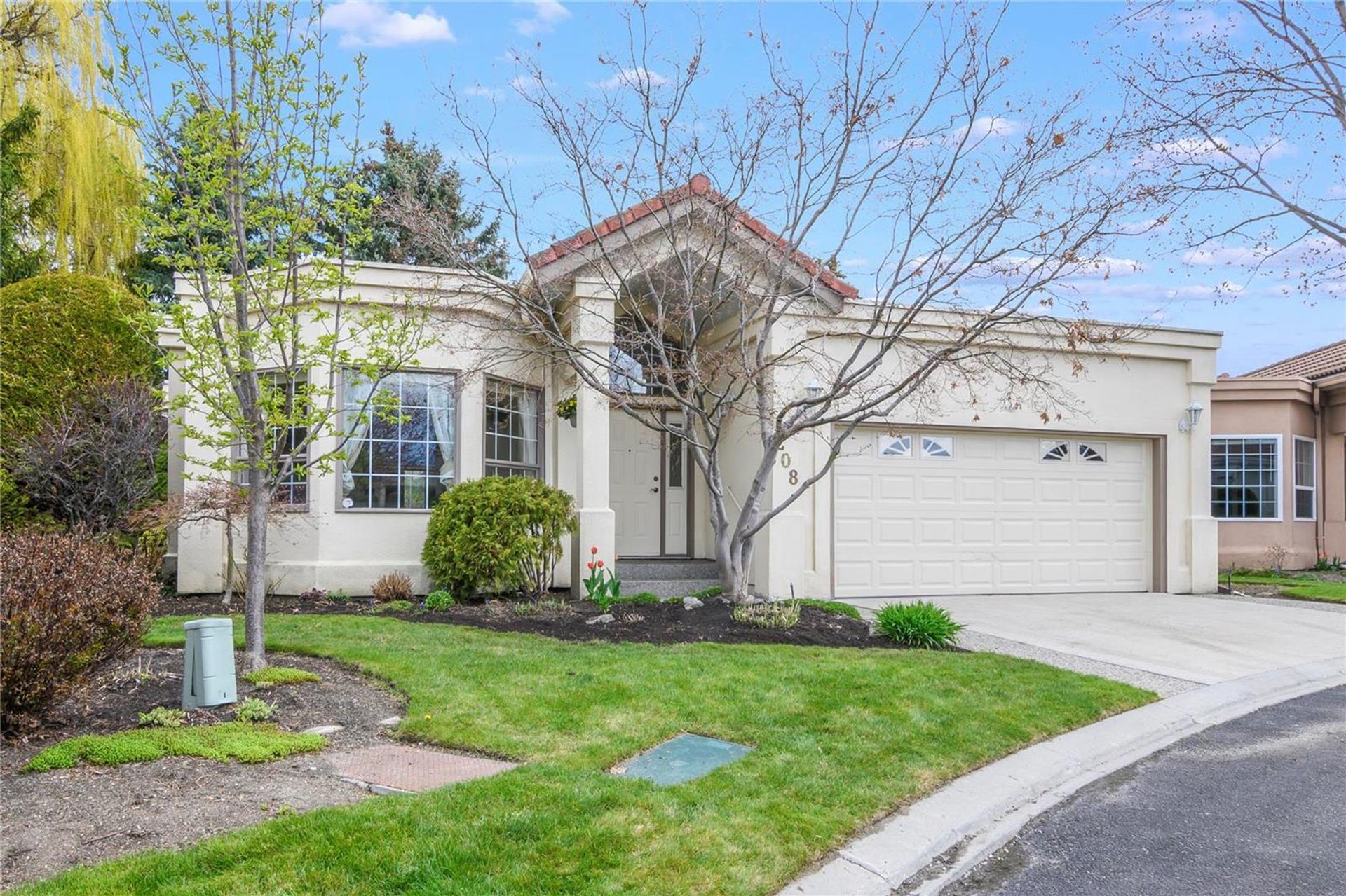 208 - 650 Lexington Drive, Lower Mission, Kelowna  by McFadden Real Estate 208 - 650 Lexington Drive, Lower Mission, Kelowna