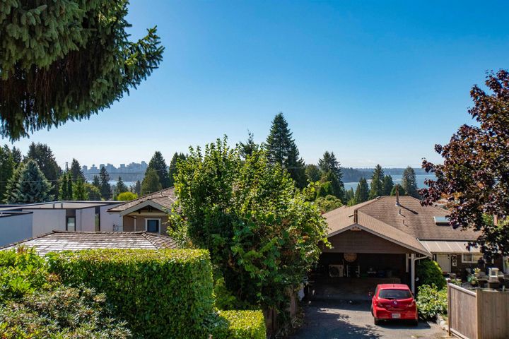 1430-lawson-avenue-ambleside-west-vancouver-29 at 1430 Lawson Avenue, Ambleside, West Vancouver 1430-lawson-avenue-ambleside-west-vancouver-29 at 1430 Lawson Avenue, Ambleside, West Vancouver