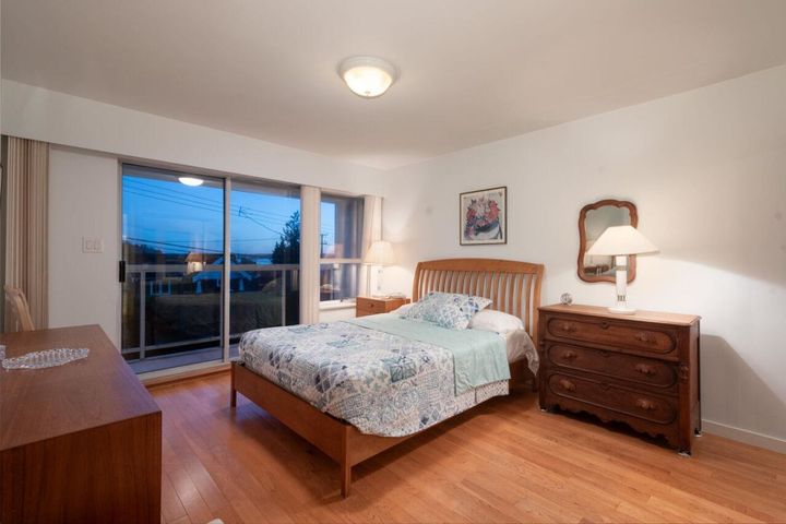 1215-clyde-avenue-ambleside-west-vancouver-18 at 1215 Clyde Avenue, Ambleside, West Vancouver 1215-clyde-avenue-ambleside-west-vancouver-18 at 1215 Clyde Avenue, Ambleside, West Vancouver