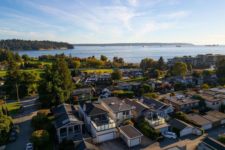 1215-clyde-avenue-ambleside-west-vancouver-30 at 1215 Clyde Avenue, Ambleside, West Vancouver 1215-clyde-avenue-ambleside-west-vancouver-30 at 1215 Clyde Avenue, Ambleside, West Vancouver