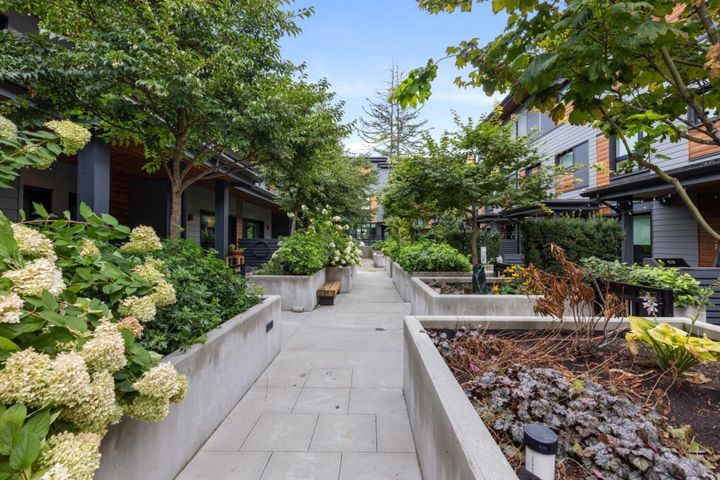 528-e-2nd-street-lower-lonsdale-north-vancouver-27 at 53 - 528 E 2nd Street, Lower Lonsdale, North Vancouver