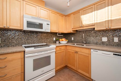 843-22nd-street-dundarave-west-vancouver-07 at 309 - 843 22nd Street, Dundarave, West Vancouver