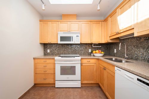 843-22nd-street-dundarave-west-vancouver-09 at 309 - 843 22nd Street, Dundarave, West Vancouver