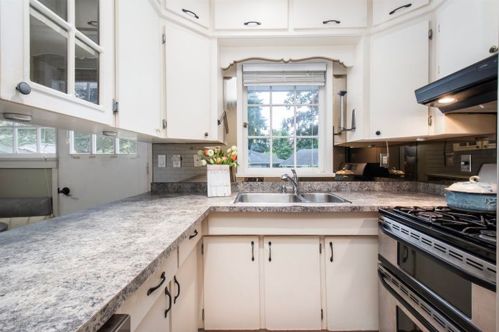 1057-montroyal-boulevard-canyon-heights-nv-north-vancouver-16-1 at 1057 Montroyal Boulevard, Canyon Heights NV, North Vancouver