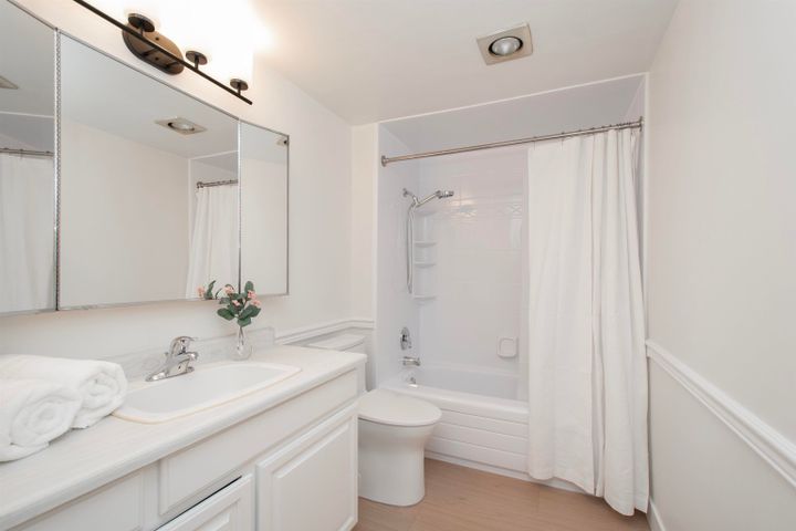 1385-draycott-road-lynn-valley-north-vancouver-24-1 at 307 - 1385 Draycott Road, Lynn Valley, North Vancouver