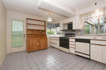 484-vienna-crescent-upper-delbrook-north-vancouver-09 at 484 Vienna Crescent, Upper Delbrook, North Vancouver 484-vienna-crescent-upper-delbrook-north-vancouver-09 at 484 Vienna Crescent, Upper Delbrook, North Vancouver