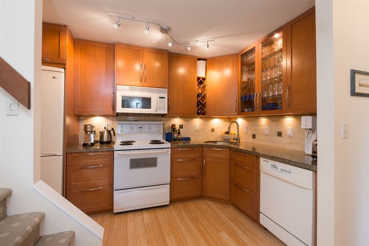 2001-balsam-street-kitsilano-vancouver-west-07 at 305 - 2001 Balsam Street, Kitsilano, Vancouver West 2001-balsam-street-kitsilano-vancouver-west-07 at 305 - 2001 Balsam Street, Kitsilano, Vancouver West