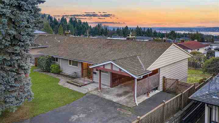 527-genoa-crescent-upper-delbrook-north-vancouver-05 at 527 Genoa Crescent, Upper Delbrook, North Vancouver 527-genoa-crescent-upper-delbrook-north-vancouver-05 at 527 Genoa Crescent, Upper Delbrook, North Vancouver