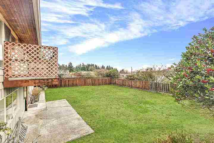 527-genoa-crescent-upper-delbrook-north-vancouver-14 at 527 Genoa Crescent, Upper Delbrook, North Vancouver 527-genoa-crescent-upper-delbrook-north-vancouver-14 at 527 Genoa Crescent, Upper Delbrook, North Vancouver