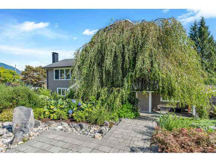 714-huntingdon-crescent-dollarton-north-vancouver-03 at 714 Huntingdon Crescent, Dollarton, North Vancouver 714-huntingdon-crescent-dollarton-north-vancouver-03 at 714 Huntingdon Crescent, Dollarton, North Vancouver