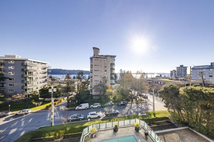 650-16th-street-ambleside-west-vancouver-10 at 301 - 650 16th Street, Ambleside, West Vancouver 650-16th-street-ambleside-west-vancouver-10 at 301 - 650 16th Street, Ambleside, West Vancouver