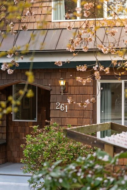 261-e-4th-street-lower-lonsdale-north-vancouver-03 at 261 E 4th Street, Lower Lonsdale, North Vancouver