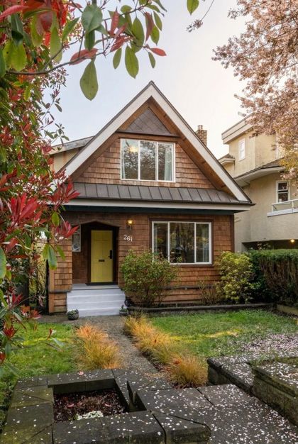 261-e-4th-street-lower-lonsdale-north-vancouver-01 at 261 E 4th Street, Lower Lonsdale, North Vancouver