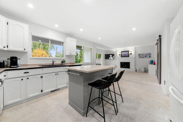 15560-vista-drive-white-rock-south-surrey-white-rock-12 at 15560 Vista Drive, White Rock, South Surrey White Rock