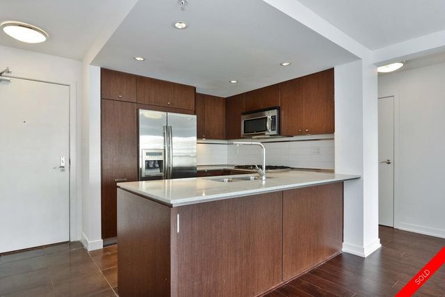 badge_image18 at 205 - 2950 King George Boulevard, King George Corridor, South Surrey White Rock