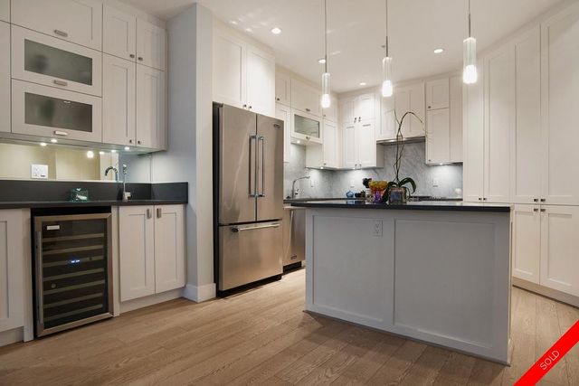 badge_image at 404 - 14855 Thrift Avenue, White Rock, South Surrey White Rock