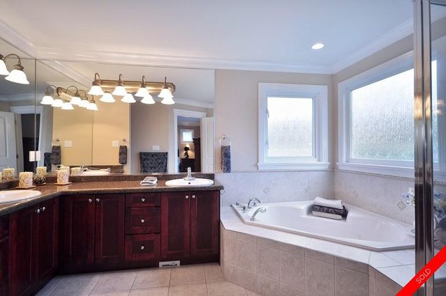 badge_image at 15586 37b Avenue, Morgan Creek, South Surrey White Rock