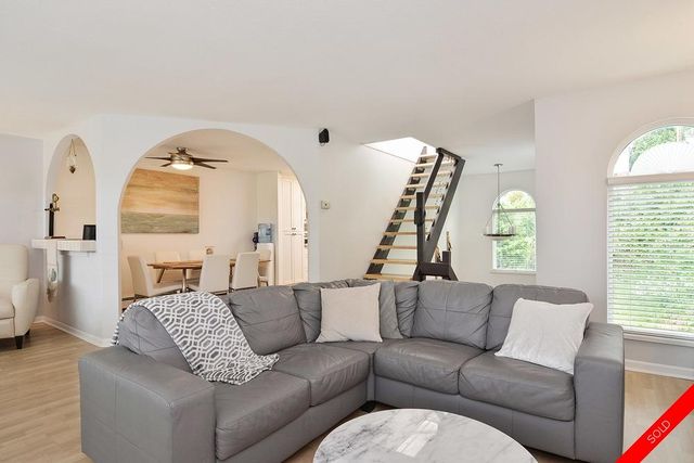 badge_image23 at 1195 Oxford Street, White Rock, South Surrey White Rock