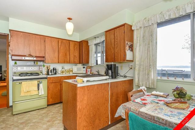 badge_image11 at 14834 Oxenham Avenue, White Rock, South Surrey White Rock