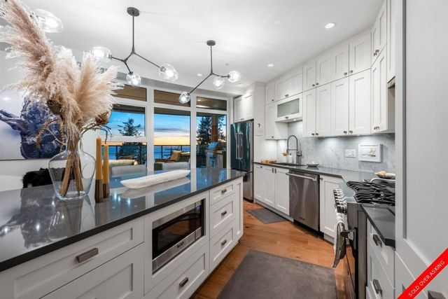 badge_image28 at 301 - 14855 Thrift Avenue, White Rock, South Surrey White Rock